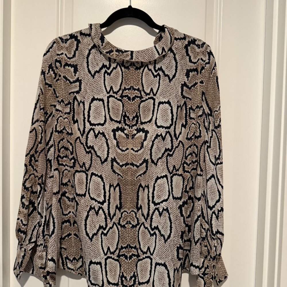 Cabi Snakeskin Python Print V-Neck Blouse Tunic |… - image 3